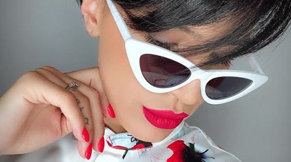 adelina pestri u i a etalat burtica de gravida la piscina