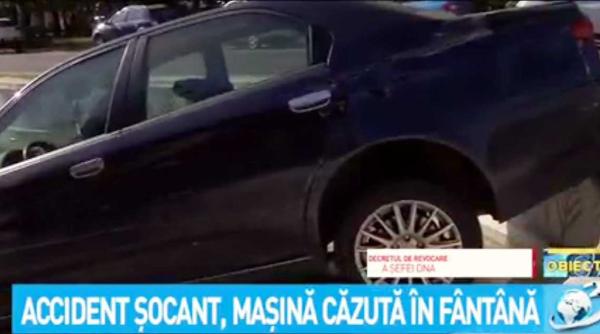 masina parcata in fantana