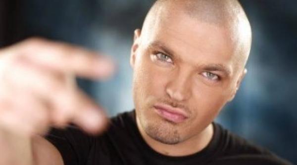 puya in doliu a fost gasit mort in camera de hotel