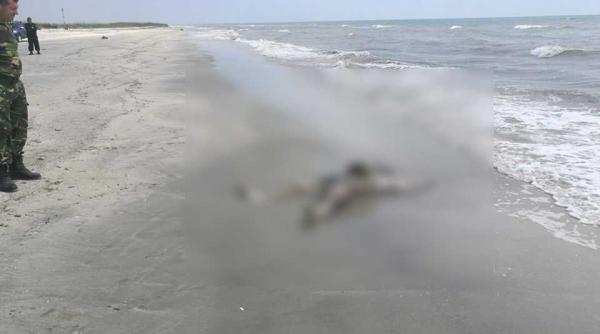 trupurile adolescentului si militarului disparuti in mare scoase la mal de valuri