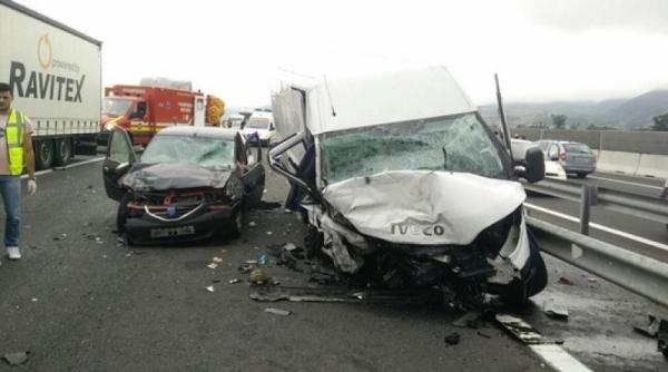 microbuz implicat intr un accident grav pe dn7