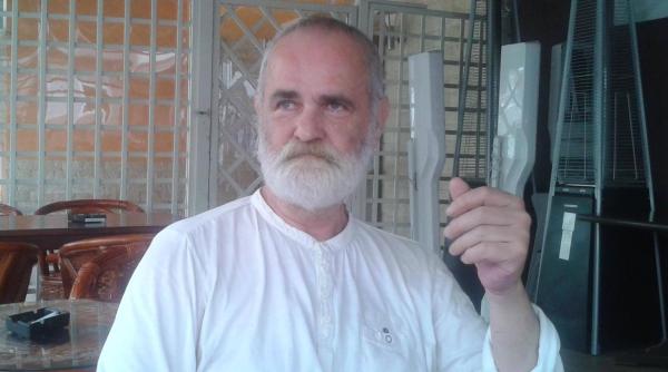 miting diaspora preot scriitor opt mii de protestatari cei mai mul i la coada la mici