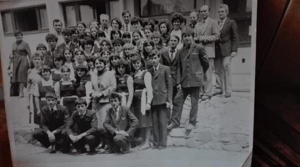 un politician de top la liceu il recunosti