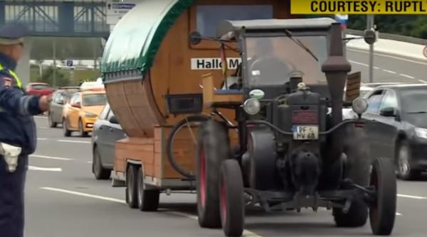 campionatul mondial de fotbal 2018 un batran a venit cu tractorul sa i sus ina favori ii