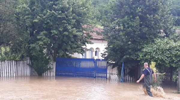 ploile fac ravagii zeci de localita i inundate