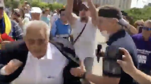 protestatar saltat este audiat