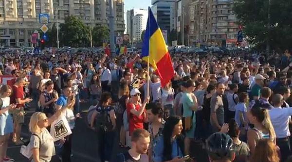 proteste in toata tara mii de oameni in strada
