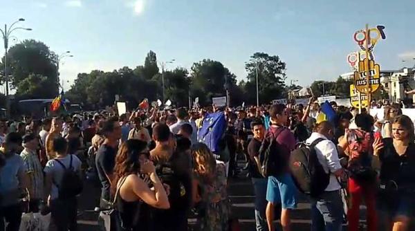 protestest in piata victoriei au inceput arestarile