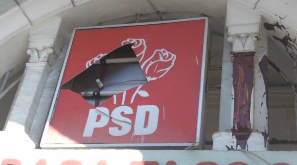 sediu psd vandalizat cu borcane cu gem maro