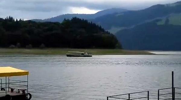 vaporas in deriva pe lacul izvorul muntelui interventie isu