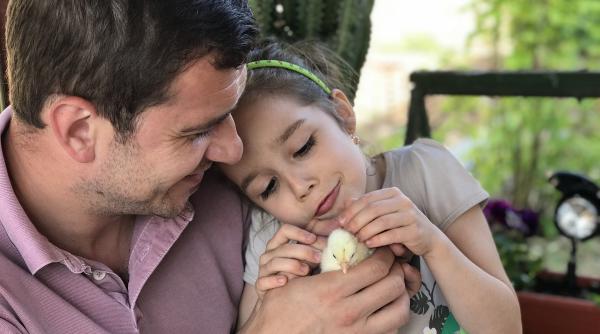 dan cruceru un taticool nostalgic dupa vacan ele la bunici