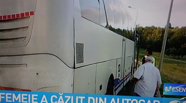 o femeie a cazut din autocar in timpul mersului