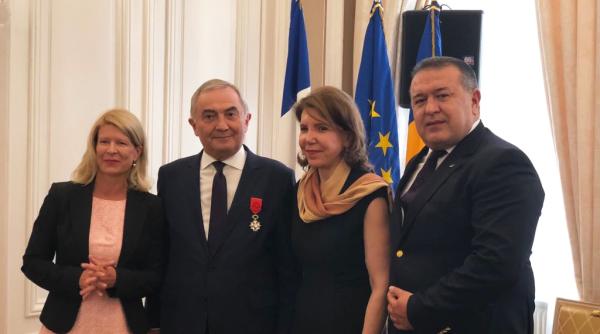 lazar comanescu decorat cu legiunea de onoare in grad de ofi er