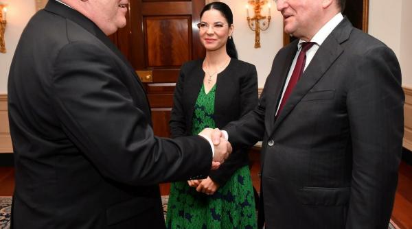 mike pompeo ana birchall intalnire la departamentul de stat