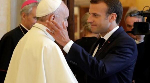 papa francisc si emmanuel macron intalnire istorica
