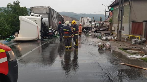 accident grav pe dn7 doua tiruri si un autoturism implicate
