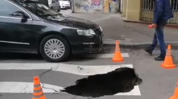 trafic restric ionat in bucure ti a aparut o groapa uria a