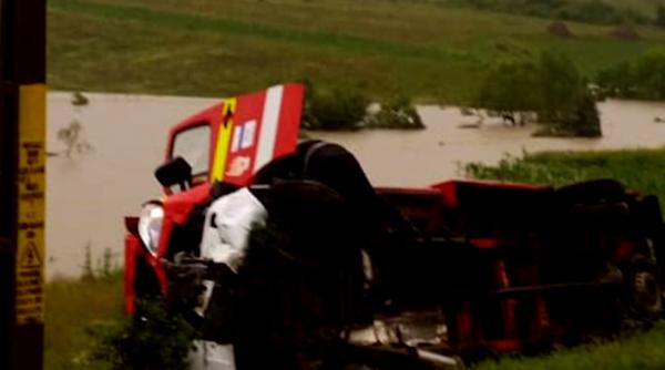 accident masina de pompieri autospeciala s a rasturnat sase pompieri transporta i la spital