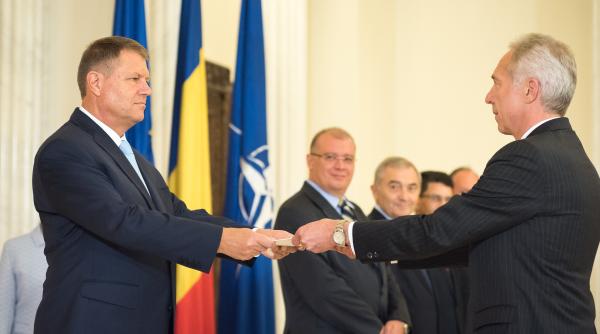 raspuns de la washington in ce film joaca hans klemm