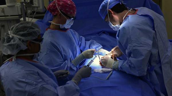 dr mariu catana neurochirurg opera ii salvatoare in cazul tumorilor vertebrale chirurgia coloanei vertebrale interviu