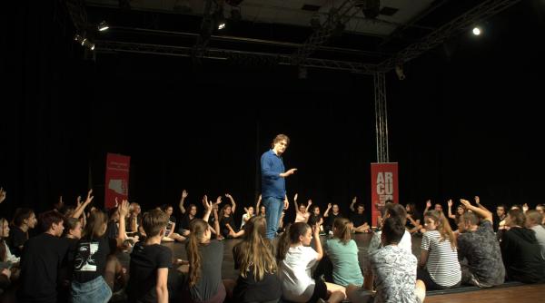 nasterea actorului  autor liviu lucaci  carte despre descoperirea actorului din noi