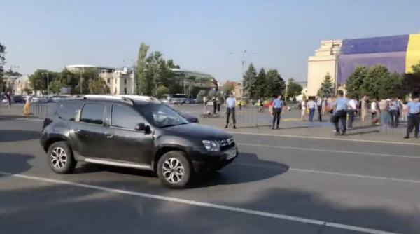 jandarmii mi care in pia a victoriei protestatar gest sinuciga video