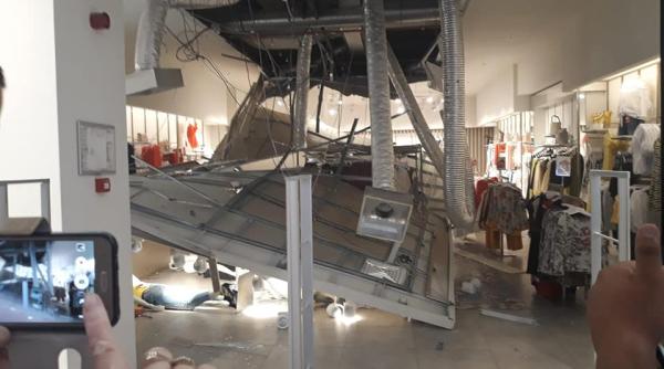 mall constan a un tavan s a prabu it o clienta ranita foto