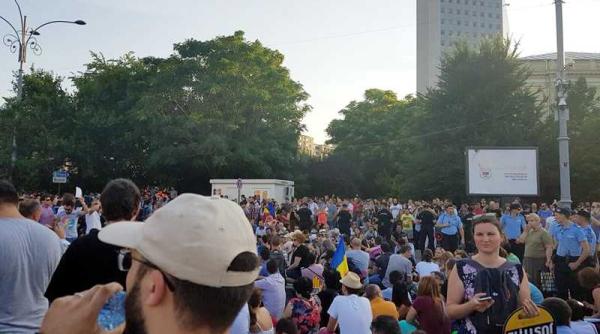 protest la guvern aproximativ 300 de persoane au blocat circulatia in zona muzeului antipa
