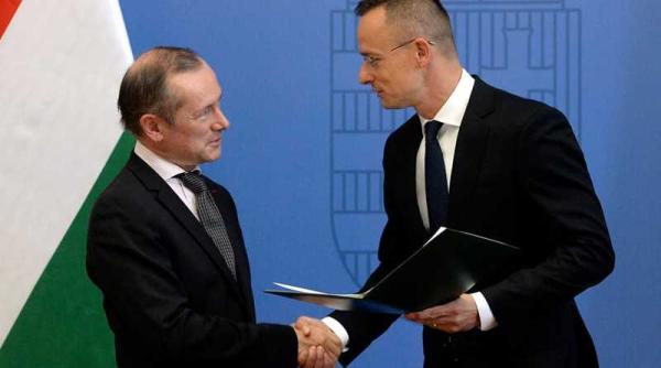 ungaria l a decorat pe ambasadorul francez eric fournier  inlocuit de macron dupa ce l a laudat pe orban