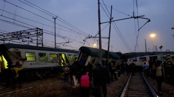 accident feroviar in turcia mai multi pasageri au murit