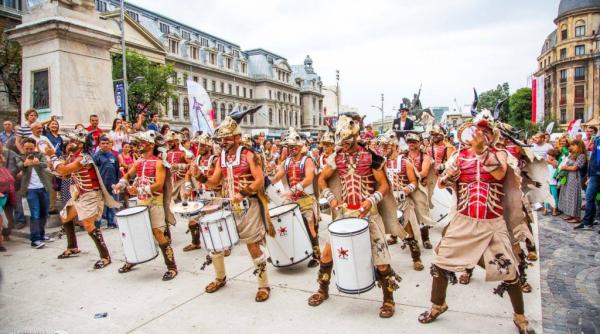 festivalul interna ional de teatru de strada bucure ti b fit in the street