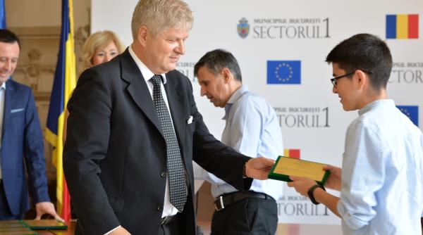 dan tudorache i a premiat pe micii roboticieni