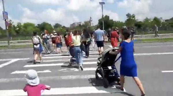 imagini revoltatoare de la protestul mamicilor mama ho ii ho ii vrei sa strigam nici psd ciuma ro ie nu vrei