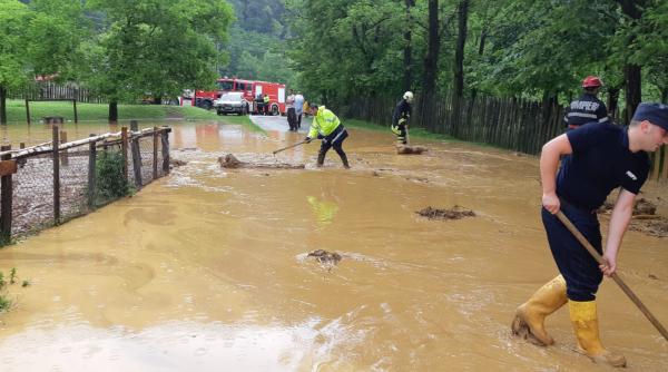 interven ii cu sute de militari in zonele inundate