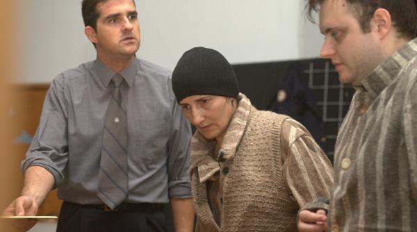 osanda cartilor spectacol cu scene puternice la penitenciarul rahova