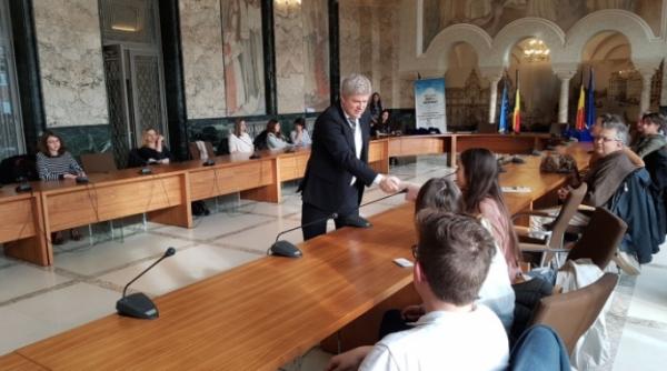 dan tudorache premiaza elevii de 10 de la bacalaureat i evaluare na ionala