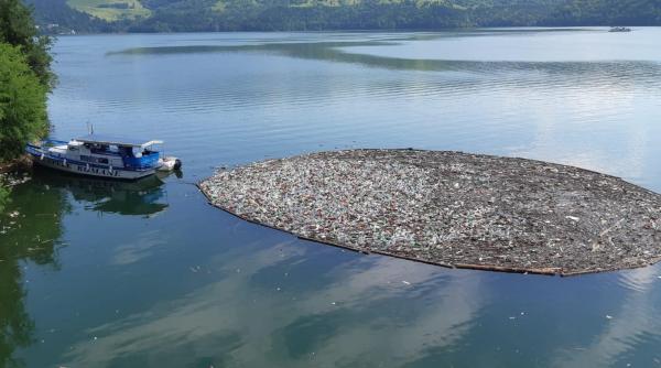 ioan dene prezent la ecologizarea lacului bicaz