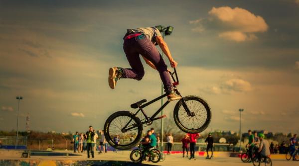 sectorul 4 love4bike scoate dragostea pentru biciclete in parcul tineretului