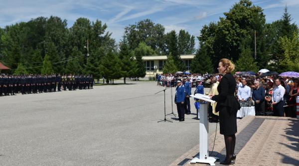 carmen dan catre absolventii scolii de jandarmi nu subestimati puterea cuvantului