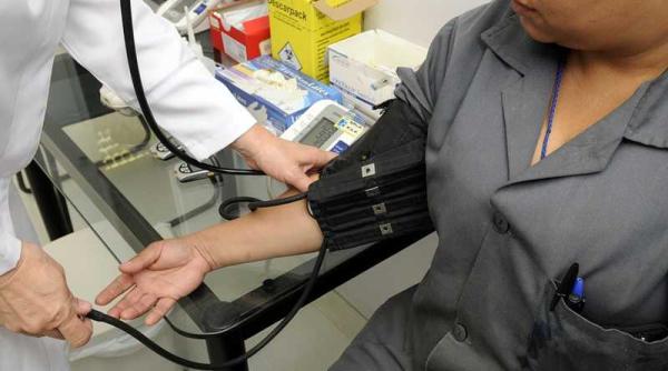 cum i i saboteaza romanii sanatatea studiu 7 din 10 nu fac controale medicale de rutina