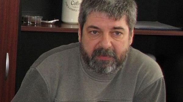 medicul care a vrut sa se faca brancardier respins din cauza unei adeverin e