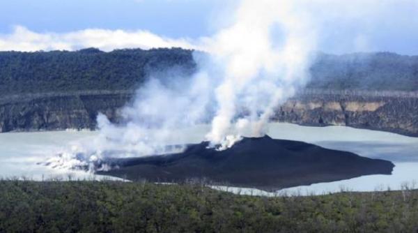 vulcanul marano a devenit activ o insula evacuata complet in vanuatu