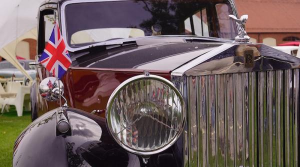 elisabeta a ii a automobile de colectie scoase la licitatie