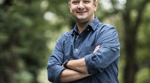 octavian strunila pleaca din romania