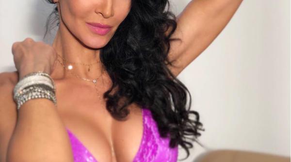 aniversare topless cum se rasfa a mihaela radulescu de ziua ei