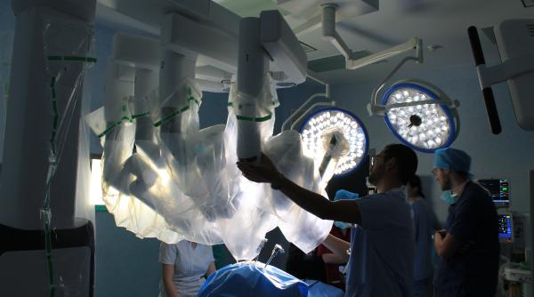 dr cristian surcel in cancerul de prostata chirurgia robotica e standardul de aur