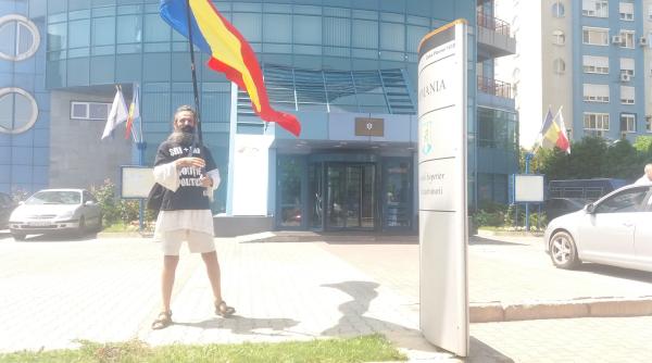 cezar simbolul protestelor anti basescu amendat de jandarmerie