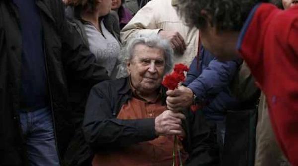 mikis theodorakis zorba grecul atac cardiac