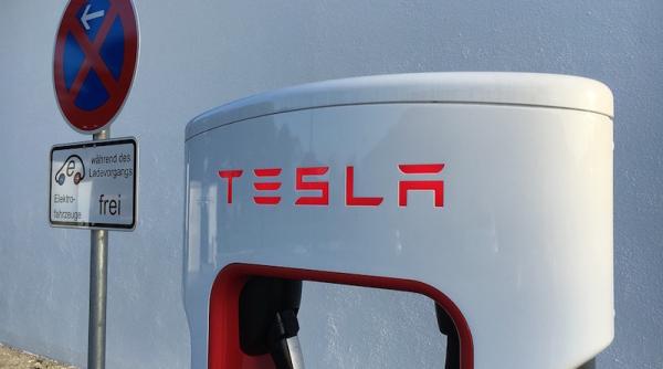 tesla sustinere financiara puternica si neasteptata