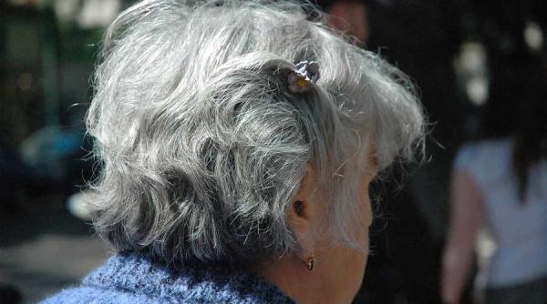 ia i batrana jefuita i au furat banii de sub saltea